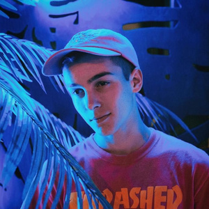 亚洲乱伦电影了
